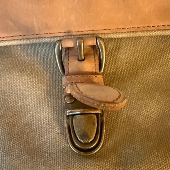 VINTAGE L.L. BEAN CANVAS AND LEATHER MESSENGER BAG - Picture 8 of 14